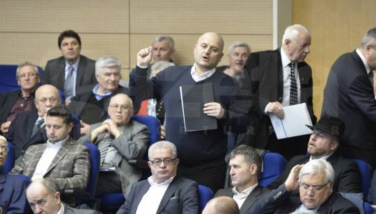 Andi_Crangu_delegatul_SC_FC_Petrolul_la_alegerile_pentru_presedinte_FRF_5.III.2014_gsp.ro