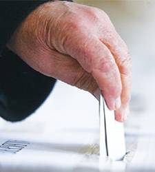 Guvernul îşi asumă răspunderea pentru comasarea alegerilor Guvernul îşi asumă răspunderea pentru comasarea alegerilor