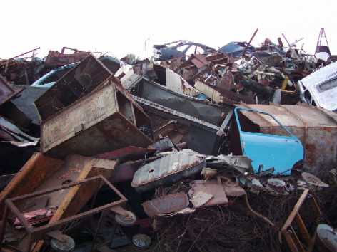 Prinşi când furau o tonă de ţeavă din curtea unei firme Prinşi când furau o tonă de ţeavă din curtea unei firme