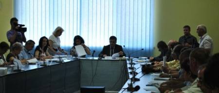 Pe Volosevici l-a apucat şedinţa de consiliu local, cu o zi înainte de alegeri Pe Volosevici l-a apucat şedinţa de consiliu local, cu o zi înainte de alegeri