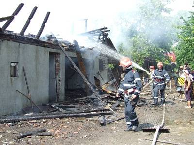 Zi plină pentru pompierii prahoveni: 7 incendii şi o mulţime de alte intervenţii Zi plină pentru pompierii prahoveni: 7 incendii şi o mulţime de alte intervenţii