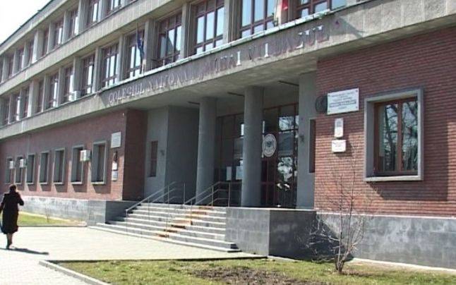 De mâine, tot Colegiul Național ”Mihai Viteazul” va intra în online De mâine, tot Colegiul Național ”Mihai Viteazul” va intra în online