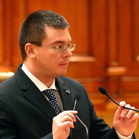 Guvernul Ungureanu a fost investit de Parlament Guvernul Ungureanu a fost investit de Parlament