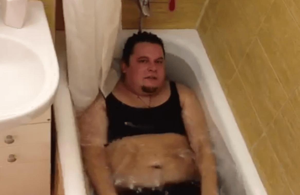 Mori de râs! Actriţa prahoveană Maria Dinulescu, parodiată de actorul de stand-up comedy Bobonete Mori de râs! Actriţa prahoveană Maria Dinulescu, parodiată de actorul de stand-up comedy Bobonete