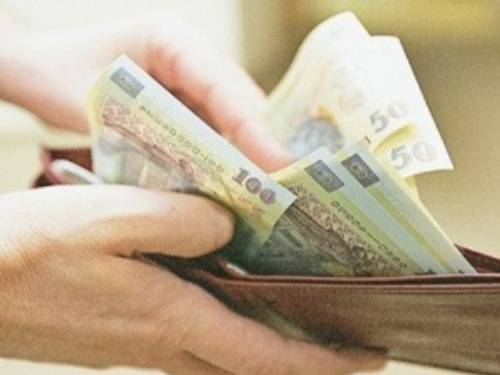 Au venit să acorde un ajutor social şi au plecat cu banii proprietarei