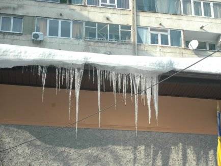 Atenţie la ţurţuri! Comunicatul Primăriei Ploieşti Atenţie la ţurţuri! Comunicatul Primăriei Ploieşti