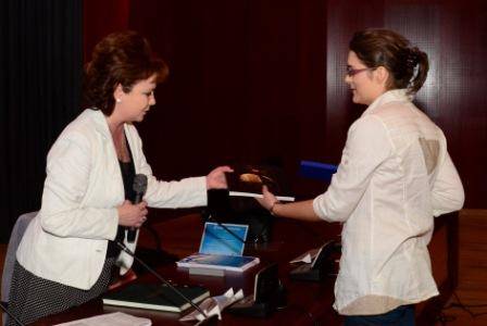 Cea mai bună olimpică din Prahova, eleva Miruna Ioana Ciurea , de la CN “Mihai Viteazul”, premiată cu o excursie la Strasbourg Cea mai bună olimpică din Prahova, eleva Miruna Ioana Ciurea , de la CN “Mihai Viteazul”, premiată cu o excursie la Strasbourg