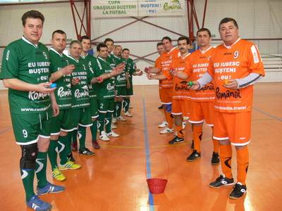 Concurs de ciocnit ouă roşii la Buşteni Concurs de ciocnit ouă roşii la Buşteni