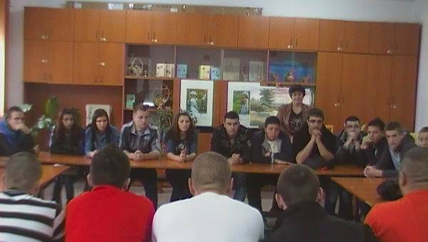 La Penitenciarul Ploieşti, 20 de elevi au luat contact cu lumea de dincolo de gratii La Penitenciarul Ploieşti, 20 de elevi au luat contact cu lumea de dincolo de gratii