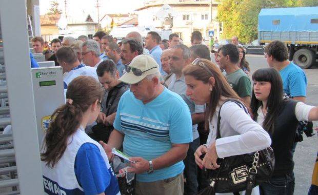 Casele de bilete de la arena Ilie Oană, luate cu asalt de pe 2 mai pentru derbiul local Casele de bilete de la arena Ilie Oană, luate cu asalt de pe 2 mai pentru derbiul local