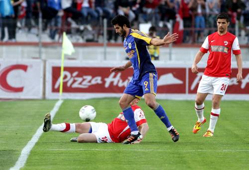 Hamza_Younes_cu_Dinamo_enational.ro