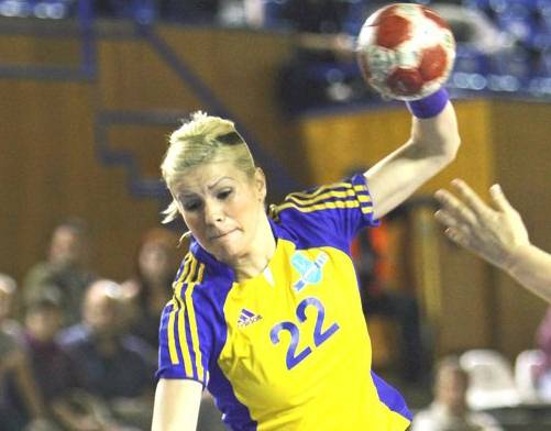 Vedetele de la Oltchim au avut milă de handbalistele ploieştence de la CSM doar în prima repriză Vedetele de la Oltchim au avut milă de handbalistele ploieştence de la CSM doar în prima repriză