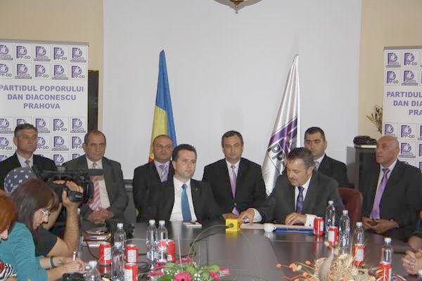 Radu Socoleanu: ”Avem candidați cu studii și cu performanțe. PPDD nu este un partid de tomberon” Radu Socoleanu: ”Avem candidați cu studii și cu performanțe. PPDD nu este un partid de tomberon”
