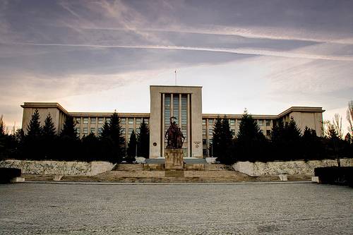 Vrei să lucrezi în sistemul de apărare, ordine publică şi siguranţă naţională? Află ce şcoli trebuie să urmezi