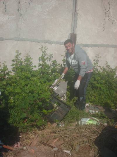 PLOIEŞTI/22 de deţinuţi au făcut curăţenie în cartierul Mimiu PLOIEŞTI/22 de deţinuţi au făcut curăţenie în cartierul Mimiu