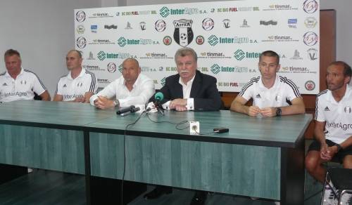 Astra a atras trei foşti petrolişti în “9 Mai”: Eusebiu Tudor, dr. Mircea Miu şi Selim Ben Djemia Astra a atras trei foşti petrolişti în “9 Mai”: Eusebiu Tudor, dr. Mircea Miu şi Selim Ben Djemia