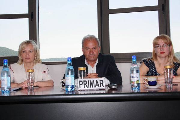 Florin Constantin şi-a început, oficial, mandatul de primar la Vălenii de Munte Florin Constantin şi-a început, oficial, mandatul de primar la Vălenii de Munte