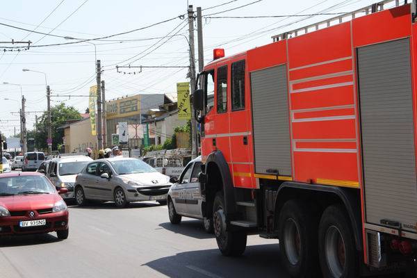 Accident în lanţ pe strada Gh.Gr.Cantacuzino GALERIE FOTO Accident în lanţ pe strada Gh.Gr.Cantacuzino GALERIE FOTO