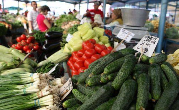 Razie a poliţiei în târgurile săptămânale din Măneciu şi Starchiojd Razie a poliţiei în târgurile săptămânale din Măneciu şi Starchiojd