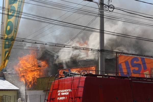 Incendiu de amploare în Puchenii Mari Incendiu de amploare în Puchenii Mari