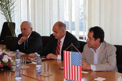 Delegaţie a ambasadei SUA, în vizită la Ploieşti Delegaţie a ambasadei SUA, în vizită la Ploieşti