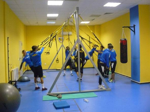 Antrenament_la_sala_de_forta_fcpterolul.ro