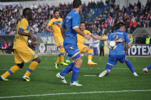 Punct ochit, punct lovit în Moldova! Petrolul a câștigat cu un gol creat de doi jucători veniți de pe bancă Punct ochit, punct lovit în Moldova! Petrolul a câștigat cu un gol creat de doi jucători veniți de pe bancă