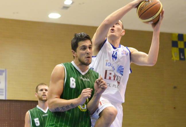 Sebastian Ghiță și Alexandru Iacobescu i-au condus, din teren, pe Guțoaia și cei de la CSU Asesoft Kaproni la victorie, în fața “satelitului” Stelei CSM EximBank Sebastian Ghiță și Alexandru Iacobescu i-au condus, din teren, pe Guțoaia și cei de la CSU Asesoft Kaproni la victorie, în fața “satelitului” Stelei CSM EximBank