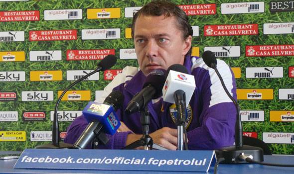 Laurențiu Roșu i-a ținut locul la conferința de presă a Petrolului, de dinaintea meciului cu Săgeata, suspendatului Cosmin Contra Laurențiu Roșu i-a ținut locul la conferința de presă a Petrolului, de dinaintea meciului cu Săgeata, suspendatului Cosmin Contra