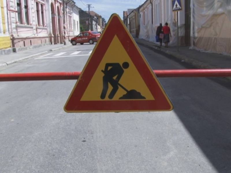 Străzile Ploieştiului, făcute praf pentru înlocuirea conductelor de gaze Străzile Ploieştiului, făcute praf pentru înlocuirea conductelor de gaze