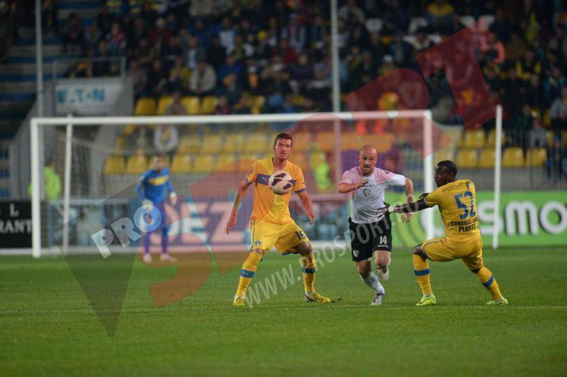 Bănățenii au venit să joace… handbal la Ploiești și au scos o remiză albă demnă de eșaloanele sătești