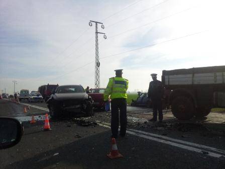 Accident pe DN1A la Teişani. Două persoane rănite Accident pe DN1A la Teişani. Două persoane rănite