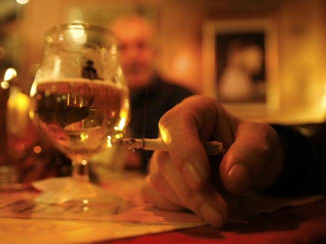 Scandal într-un bar din Slănic, întrerupt de poliţişti Scandal într-un bar din Slănic, întrerupt de poliţişti