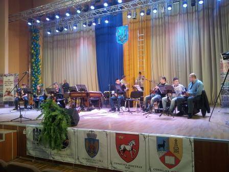 Cernăuţi: Cum a s-a transformat steagul Ucrainei în tricolorul românesc Cernăuţi: Cum a s-a transformat steagul Ucrainei în tricolorul românesc