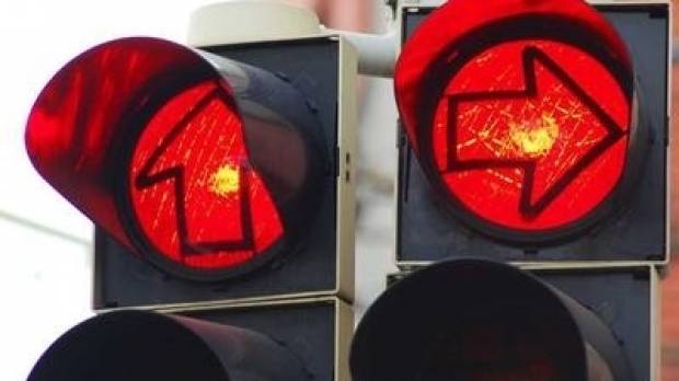 Intersecţia din Ploieşti din care au dispărut semafoarele, un pericol pentru şoferi Intersecţia din Ploieşti din care au dispărut semafoarele, un pericol pentru şoferi