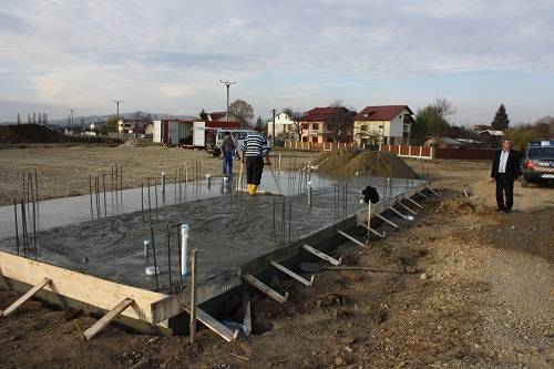 PĂULEŞTI. Au început lucrările la terenul de minifotbal din satul Găgeni