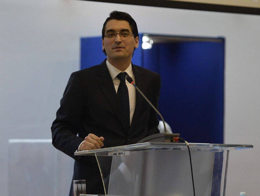 După domnia Nașului, alegerea lui Răzvan Burleanu ca șef al FRF – o rază de speranță. Dar și o obligație imensă a lui! După domnia Nașului, alegerea lui Răzvan Burleanu ca șef al FRF – o rază de speranță. Dar și o obligație imensă a lui!