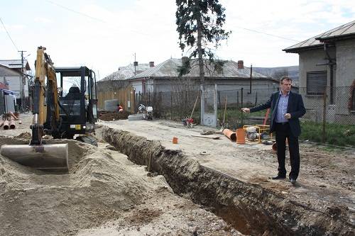 URLAŢI. Lucrări de modernizare şi extindere a reţelelor de gaze naturale, de canalizare şi de asfaltare a străzilor