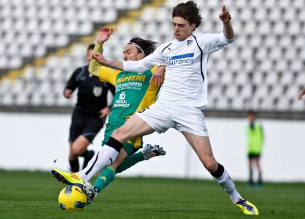 SC FC Petrolul a semnat cu un fotbalist care a debutat la 15 ani și 10 zile în Liga I!