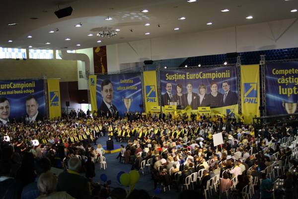 Crin a deschis campania pentru europarlamentare la Ploieşti (Galerie foto) Crin a deschis campania pentru europarlamentare la Ploieşti (Galerie foto)