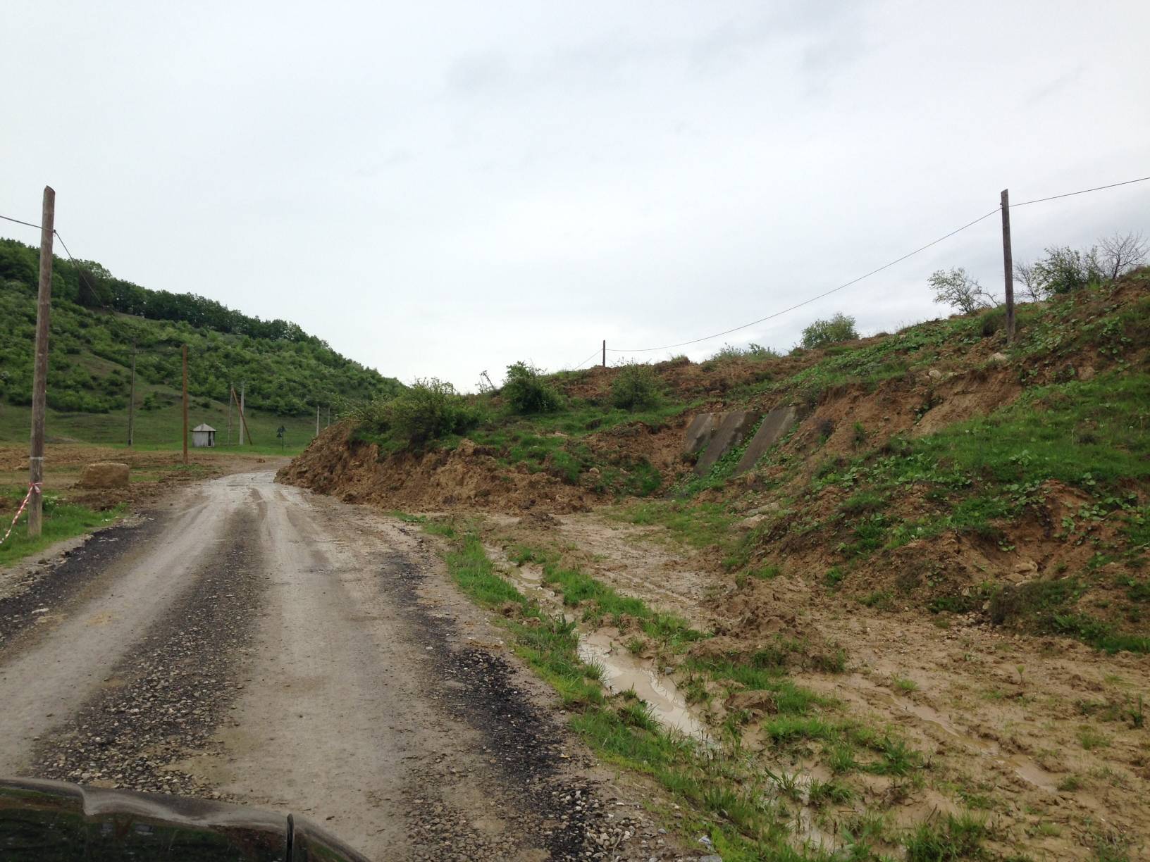 17 localităţi din Prahova afectate de alunecări de teren 17 localităţi din Prahova afectate de alunecări de teren