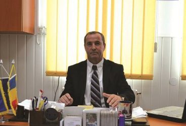 La Păuleşti, salariaţi ai Primăriei fac cumpărături pentru persoanele vulnerabile