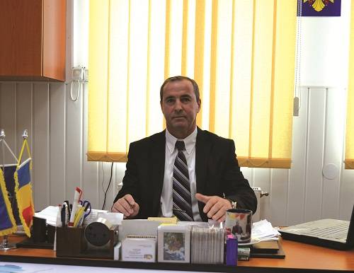 La Păuleşti, salariaţi ai Primăriei fac cumpărături pentru persoanele vulnerabile