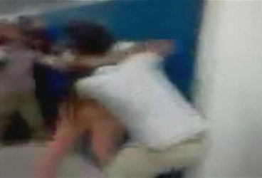 Copil bătut în curtea şcolii, la Dumbrăveşti