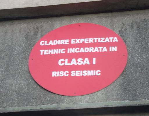 Fonduri pentru consolidarea blocurilor cu bulină din Ploieşti şi Câmpina Fonduri pentru consolidarea blocurilor cu bulină din Ploieşti şi Câmpina