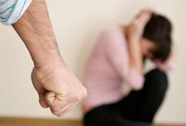 Bărbat de 54 ani, reținut pentru lipsire de libertate și viol