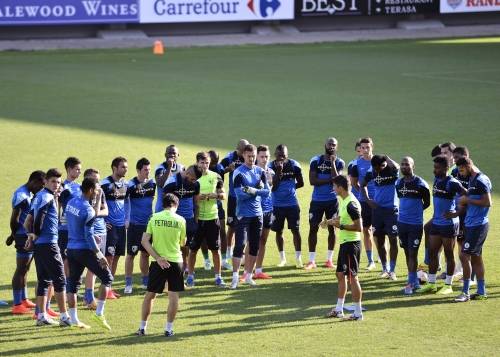 Petrolul_discutie_inainte_de_antrenament_oficial_cu_Dinamo_Zagreb_fcpetrolul.ro_mica