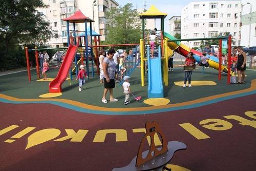 Unde s-a amenajat cel mai nou loc de joacă din Ploieşti Unde s-a amenajat cel mai nou loc de joacă din Ploieşti