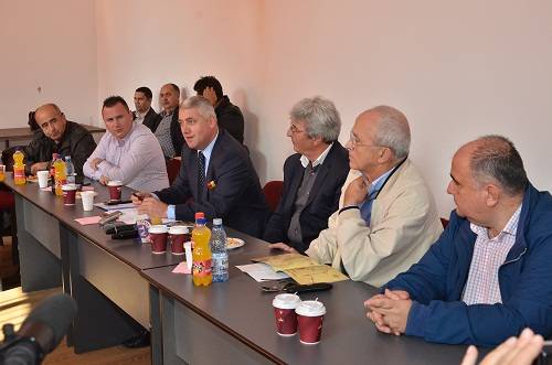 Preşedinţii Consiliilor Judeţene Prahova şi Dâmboviţa în şedinţă la Filipeştii de Pădure Preşedinţii Consiliilor Judeţene Prahova şi Dâmboviţa în şedinţă la Filipeştii de Pădure