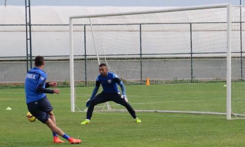 Petrolul caută încă primul succes și cel dintâi gol în stagiul din Antalya. Remiză albă cu echipa lui Cosmin Contra Petrolul caută încă primul succes și cel dintâi gol în stagiul din Antalya. Remiză albă cu echipa lui Cosmin Contra